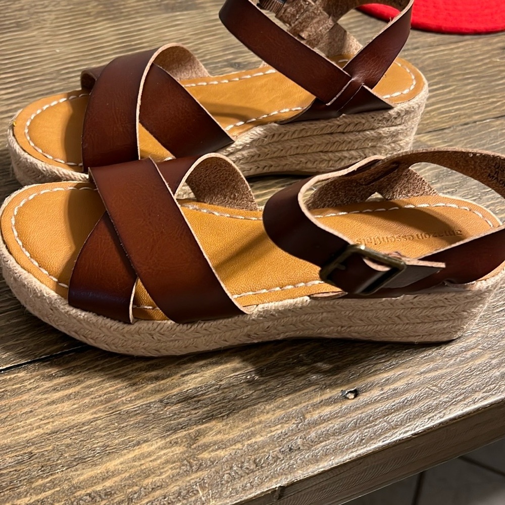 Amazon Essentials Brown Leather Wedge Women's San… - image 3